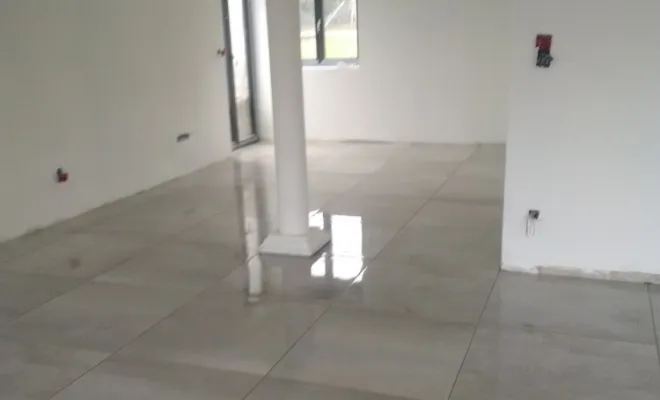 pose carrelage au sol d'une maison